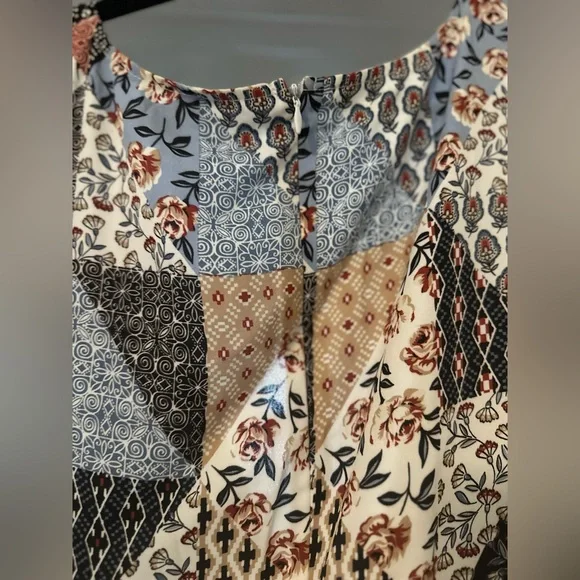 Patterned Maxi Dress - Picture 4 of 4